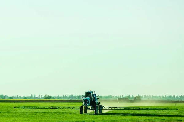 Zelfrijdende Sproeier Met Gps Navigatie Herbiciden Handvat Spring Veld — Stockfoto