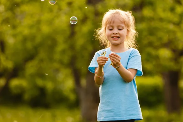 Cheerful Girl Playing Soap Bubbles Green Garden — Stock Photo, Image