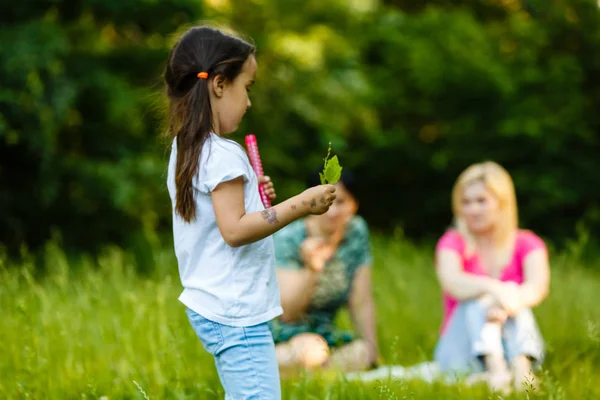 Mère Fille Jouant Dans Parc Été — Photo