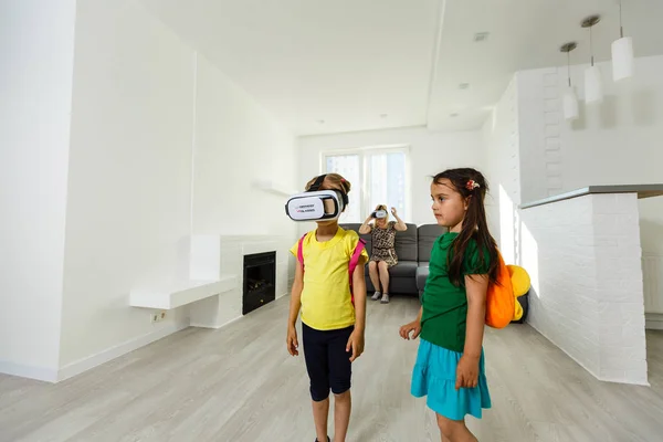Two Little Girls Mother Virtual Goggles Playing Living Room — Stock Photo, Image