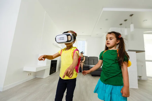 Two Little Girls Mother Virtual Goggles Playing Living Room — Stock Photo, Image