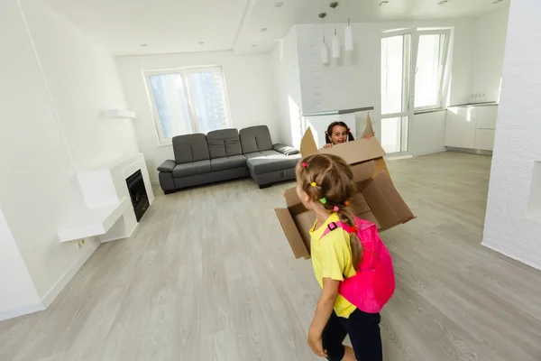 Two Preschool Girls Playing Cardboard Boxes Home — Stock Photo, Image