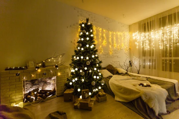 Gemütliches Helles Interieur Mit Weihnachtsdekoration — Stockfoto