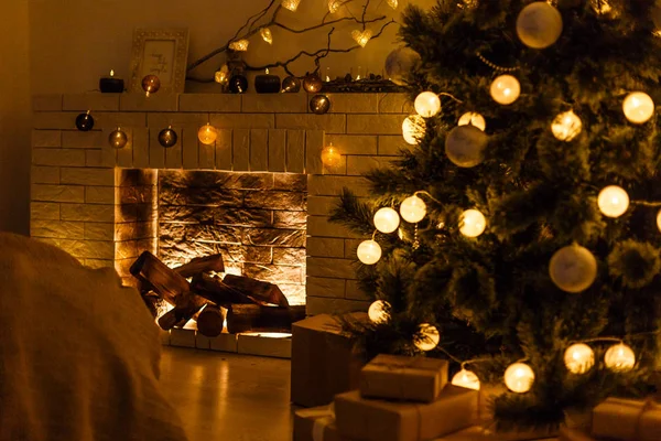Sala Estar Casa Interior Com Lareira Decorada Árvore Natal — Fotografia de Stock