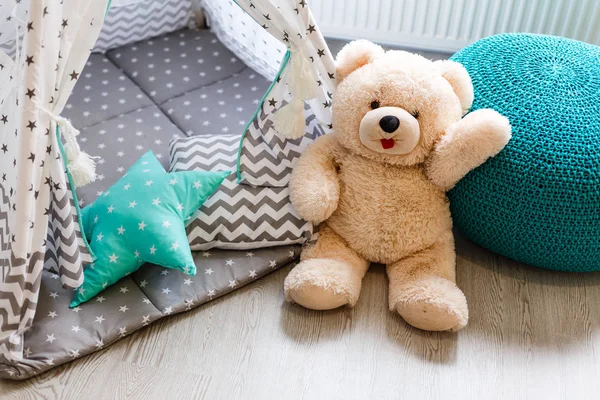 Children Stylish Wigwam Teddy Bear White Room — Stock Photo, Image