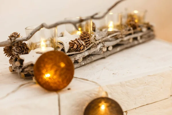Ouro Dourado Decorações Natal Mesa — Fotografia de Stock