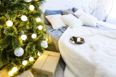 Noel süslemeleri ile rahat ışık iç 