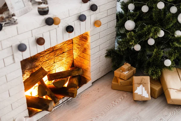 Living Room Home Interior Decorated Fireplace Christmas Tree — Stock Photo, Image