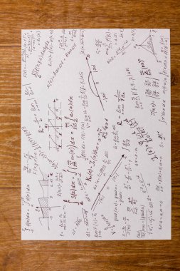 Masadaki matematiksel formüller 