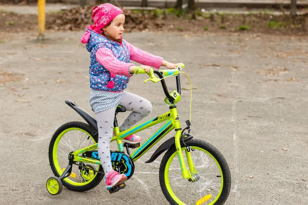 Meisje Fiets — Stockfoto