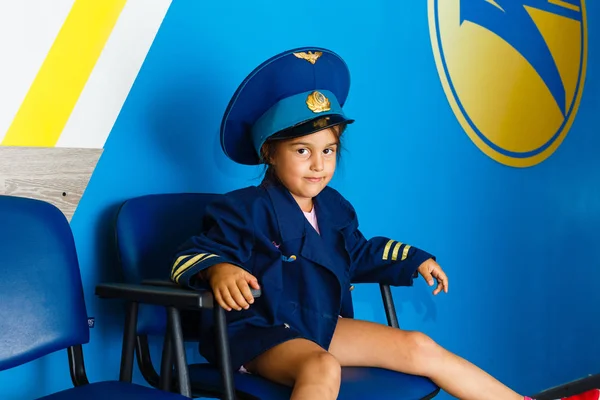 Retrato Menina Uniforme Piloto — Fotografia de Stock