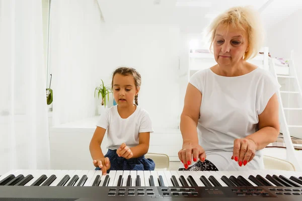 Music Teacher Showing Girl How Play Piano — Stock Photo, Image