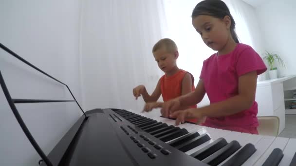 Young Brother Sister Playing Keyboard — Stock Video