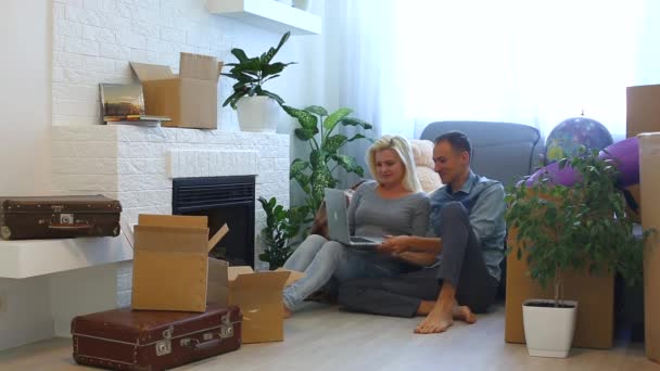 Young Couple Using Laptop Talking While Sitting Floor Fireplace Home — Stock Video