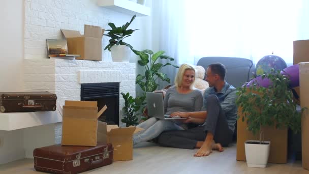 Young Couple Using Laptop Talking While Sitting Floor Fireplace Home — Stock Video