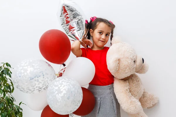 Retrato Menina Alegre Sorridente Com Ursinho Pelúcia Balões Coloridos — Fotografia de Stock