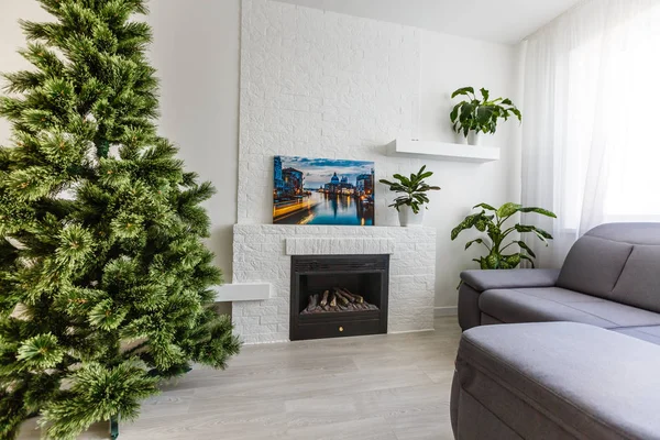 Árvore Natal Acolhedora Sala Estar Com Lareira Pedra Branca Conceito — Fotografia de Stock