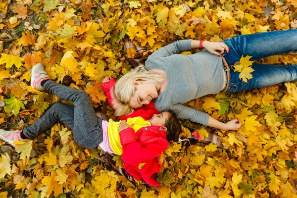 Mother Daughter Having Fun Autumn Yellow Park — Stock Photo, Image