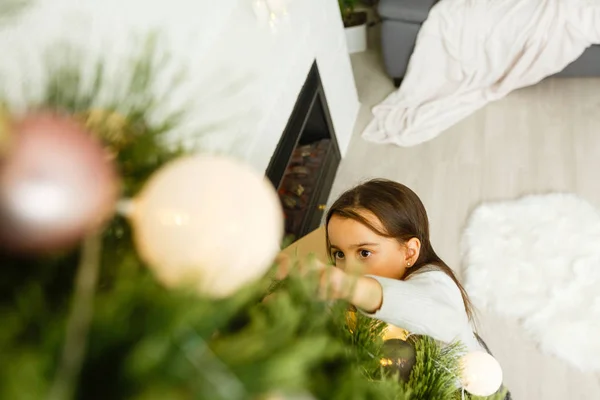 Little Girl Decorating New Year Tree Happy Child Christmas Lights — ストック写真