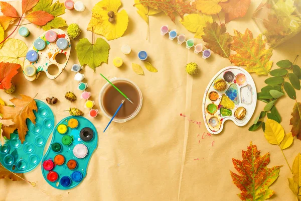 子供の創造性 秋のペイント 秋の装飾 — ストック写真