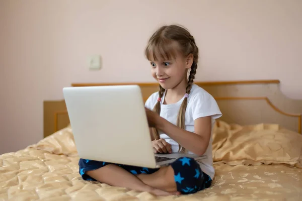 Onderwijs Vrije Tijd Technologie Internet Concept Kleine Student Meisje Met — Stockfoto