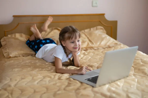 Onderwijs Vrije Tijd Technologie Internet Concept Kleine Student Meisje Met — Stockfoto