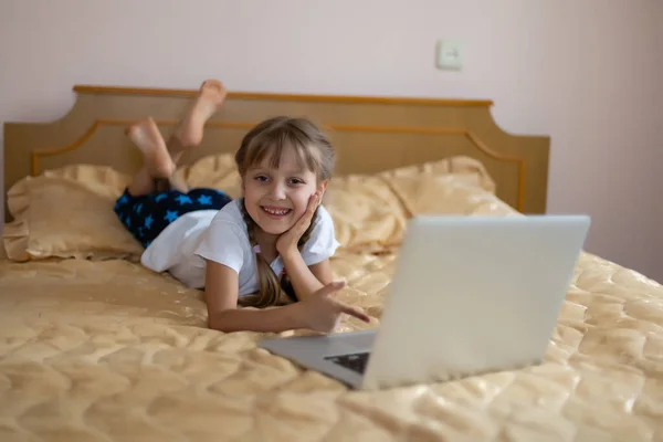 Onderwijs Vrije Tijd Technologie Internet Concept Kleine Student Meisje Met — Stockfoto