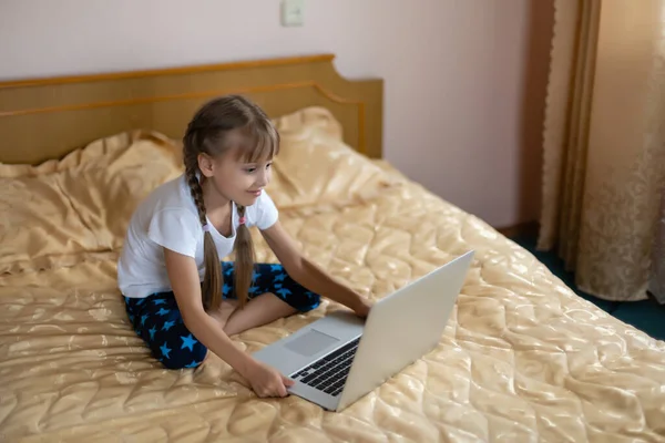 Onderwijs Vrije Tijd Technologie Internet Concept Kleine Student Meisje Met — Stockfoto