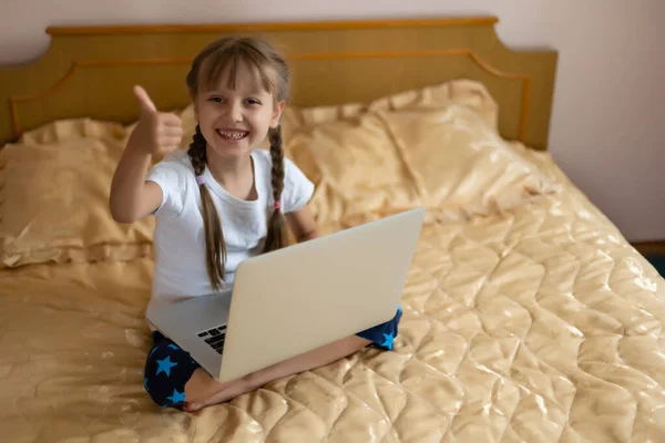 Onderwijs Vrije Tijd Technologie Internet Concept Kleine Student Meisje Met — Stockfoto