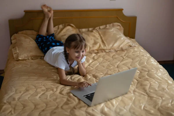 Onderwijs Vrije Tijd Technologie Internet Concept Kleine Student Meisje Met — Stockfoto