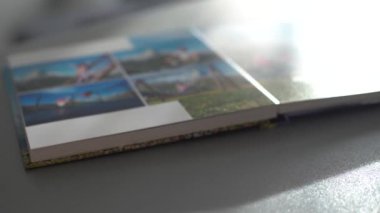 Evdeki masada fotokopileri çevirme sayfası