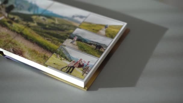 Página Volviendo Libros Fotos Sobre Mesa Casa — Vídeos de Stock