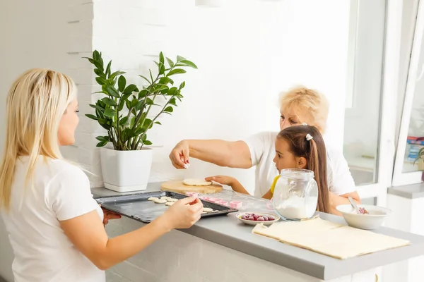 Little Girl Learning Roll Dough Make Homemade Pastry Cookies Her — Stock Photo, Image