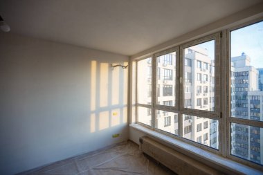 Tüm yüzeylerin işlenmesi ile birlikte yenilemelerin yapıldığı ön izleme dairesi