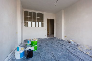 Tüm yüzeylerin işlenmesi ile birlikte yenilemelerin yapıldığı ön izleme dairesi