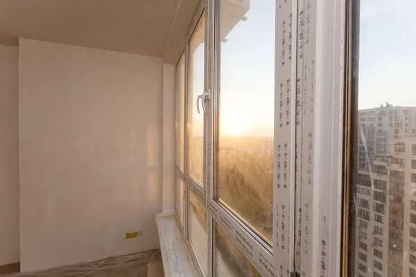 Innen Renovierter Balkon Eines Mehrstöckigen Mehrfamilienhauses — Stockfoto