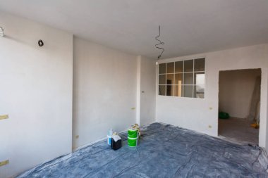 Tüm yüzeylerin işlenmesi ile birlikte yenilemelerin yapıldığı ön izleme dairesi