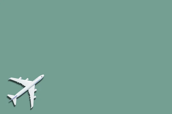 Модель Площини Літак Фоні Зеленого Кольору — стокове фото