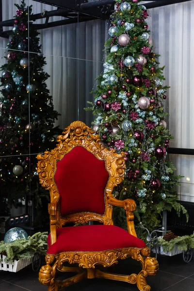 크리스마스 트리가 있는 거실 — 스톡 사진