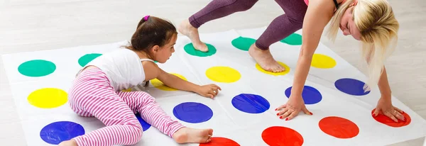 Niña Madre Jugando Juntas Casa — Foto de Stock