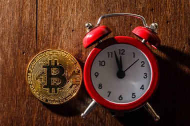 Bitcoin ve yeni yıl. Noel arka planında şifreli para birimi Bitcoin. Sorunlar ve iş büyümesi. Yeni yıl sıcacık boyası.