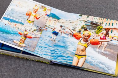 Kişilerin hayatlarının kolajı, İtalya 'da fotobook tatil