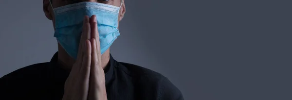 防護マスクの男H1N1ウイルス — ストック写真