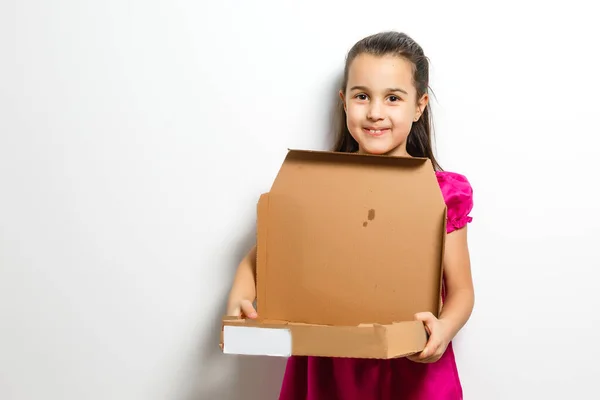 Gelukkig Klein Meisje Met Pizza Een Papieren Doos — Stockfoto