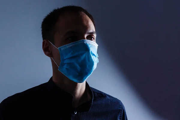 Hombre Fuerte Usando Máscara Para Prevenir Virus Gripe Contaminación Del —  Fotos de Stock