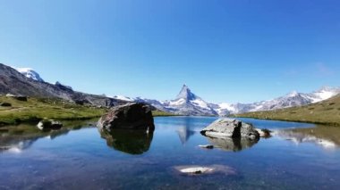 Matterhorn Dağı 'nın çok güzel doğası, İsviçre Alpleri Zermatt' tan hareket ediyor.