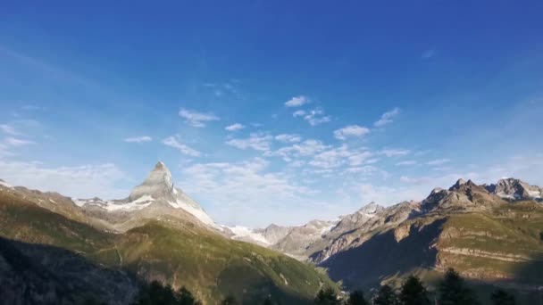 スイス マッターホルン山の美しい自然 ツェルマットからのアルプスの景色 — ストック動画