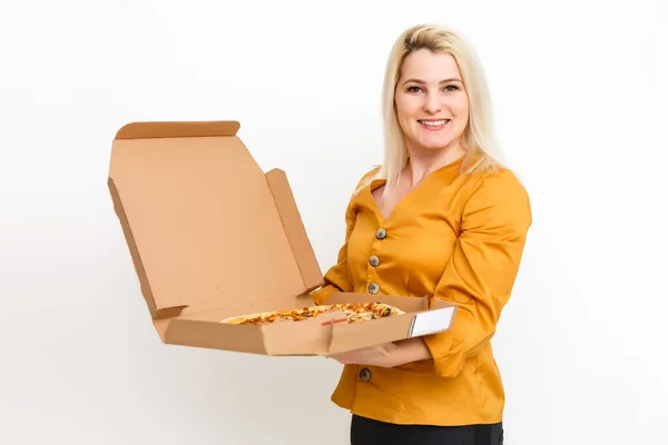 Mujer Casual Bastante Joven Con Sabrosa Pizza Caja Papel Entrega —  Fotos de Stock