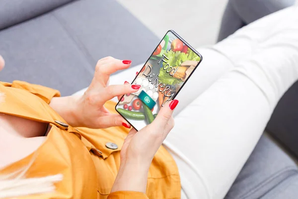 Girl Ordering Pizza Online Smartphone Table Coffee Plant Background — Stock Photo, Image