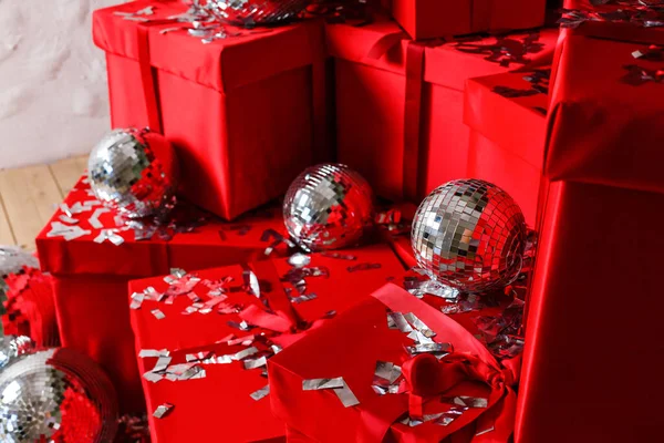 Geschenkdozen Met Confetti Kerstachtergrond — Stockfoto